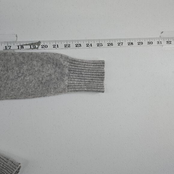 Banana Republic Women’s Sweater S Filpucci Gray Button-Back V-Neck Wool Cashmere - Picture 5 of 9